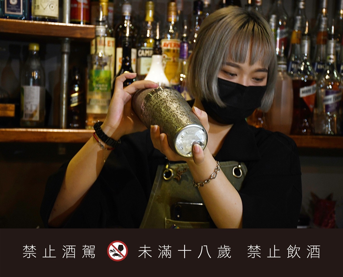 DSC_8693-vert.jpg